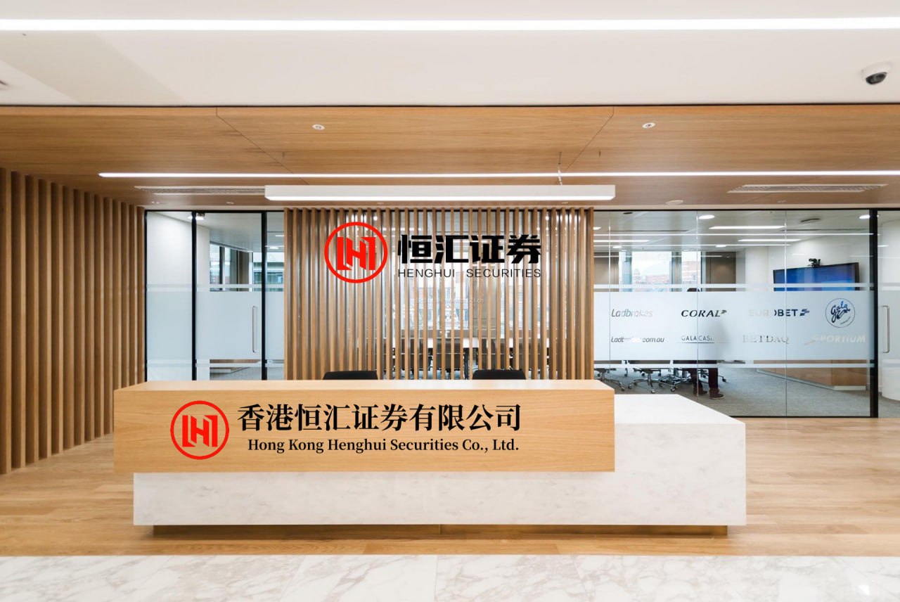千汇网 世界超级摩托车锦标赛匈牙利站“张雪机车”夺冠